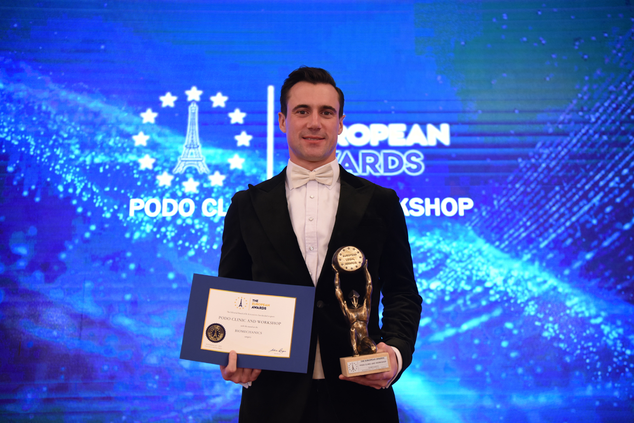 Christophe accepting European Award (1)